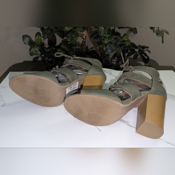 ❤️MUST GO❤️Sugar Olive Green Block Heel Sandals EUC - Picture 2 of 9
